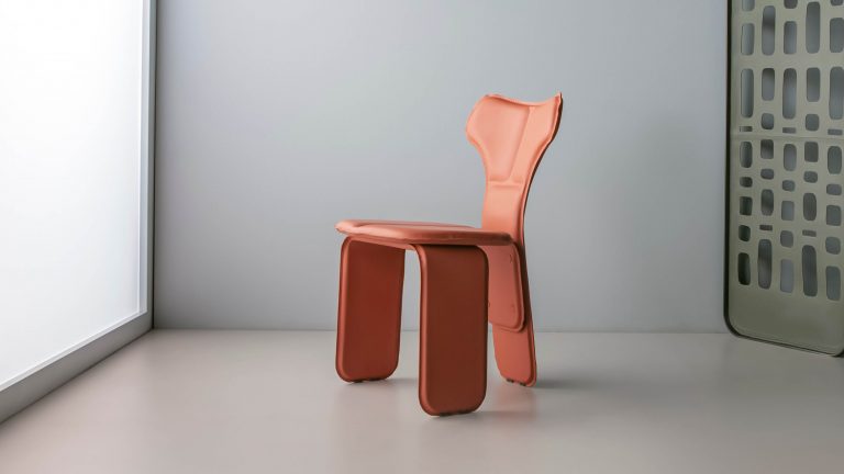 Fly Chair . by Tiago Curoni